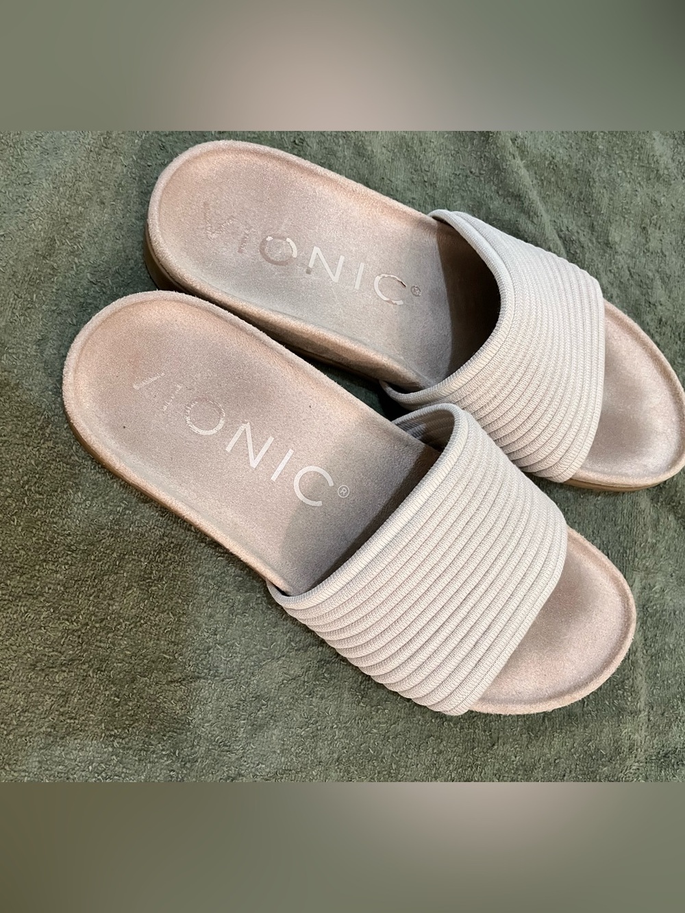 Vionic EVIE KNIT SLIDE
SANDAL W12